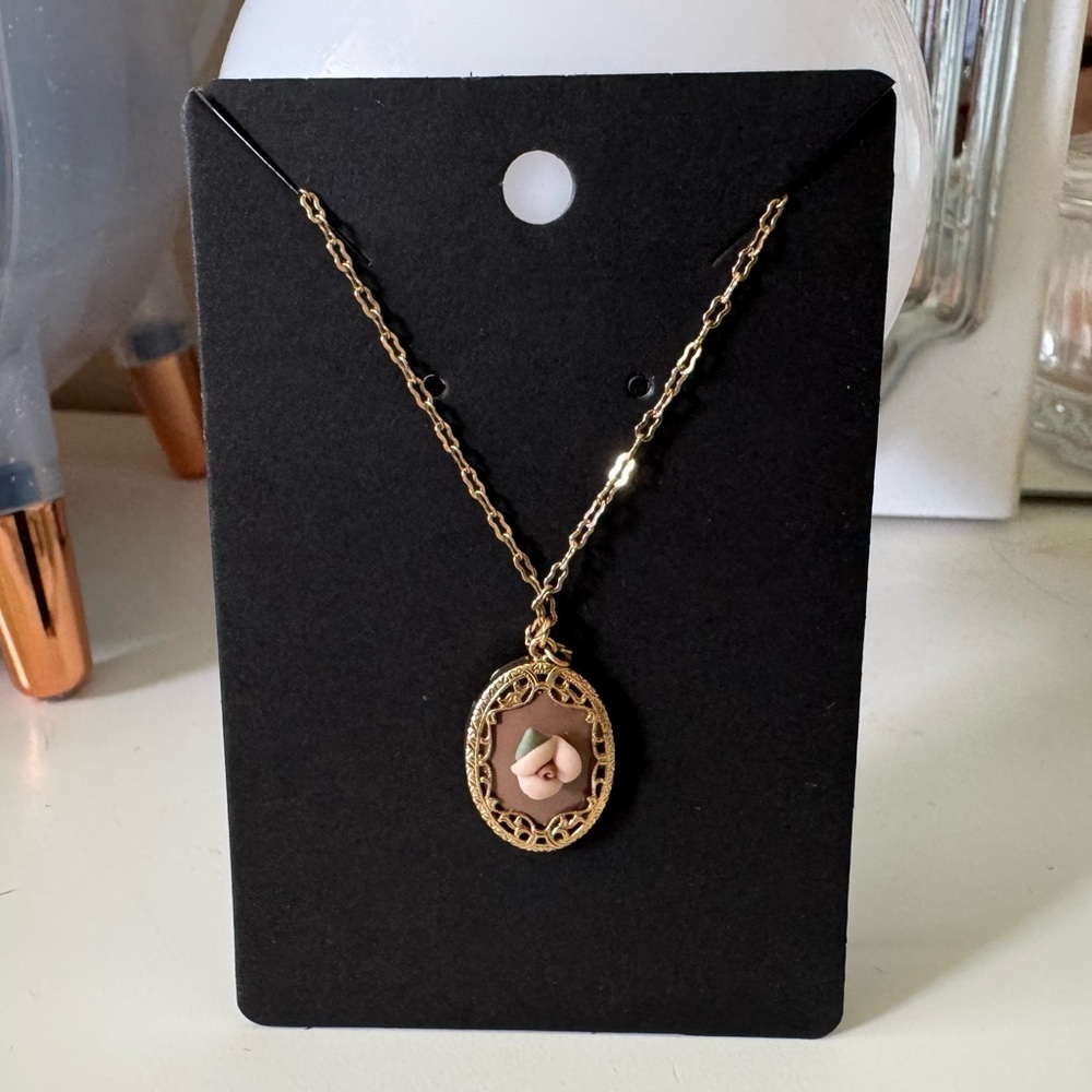Vintage 1928 Porcelain Rose Pendant Necklace Romantic Victorian Style